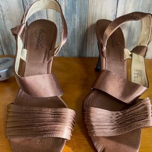 Metaphor Satin Dress Pumps